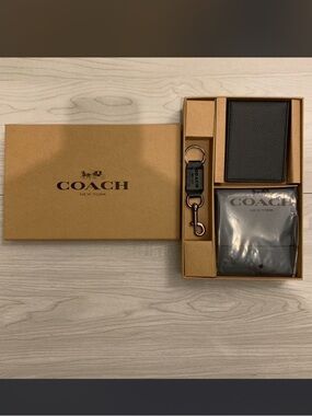 Coach Black Leather Wallet & Keychain Set in Brown Box
